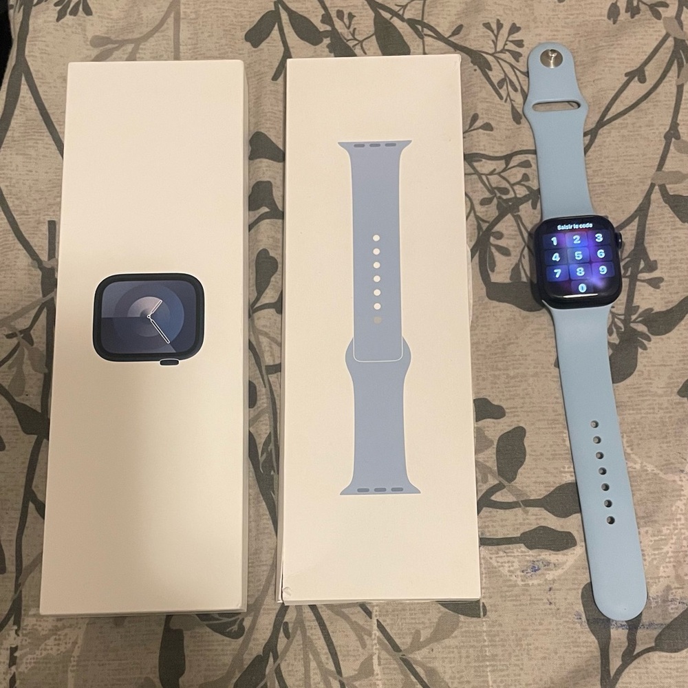 (Brand ) new Apple Watch serie 9 with bracelet